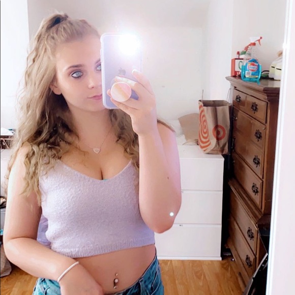 Meet your Posher, Alyssa - Picture 1 of 1